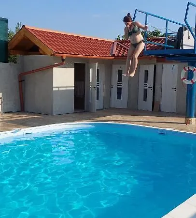 Camping Gaestehaus Kathi Buschcamper Gyenesdiás